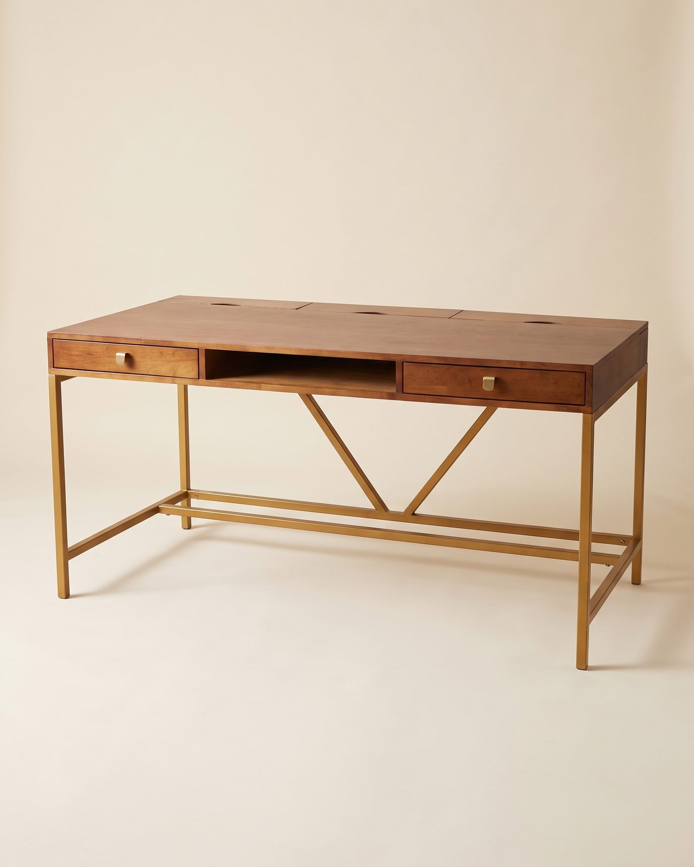 Atelier desk, studio photo