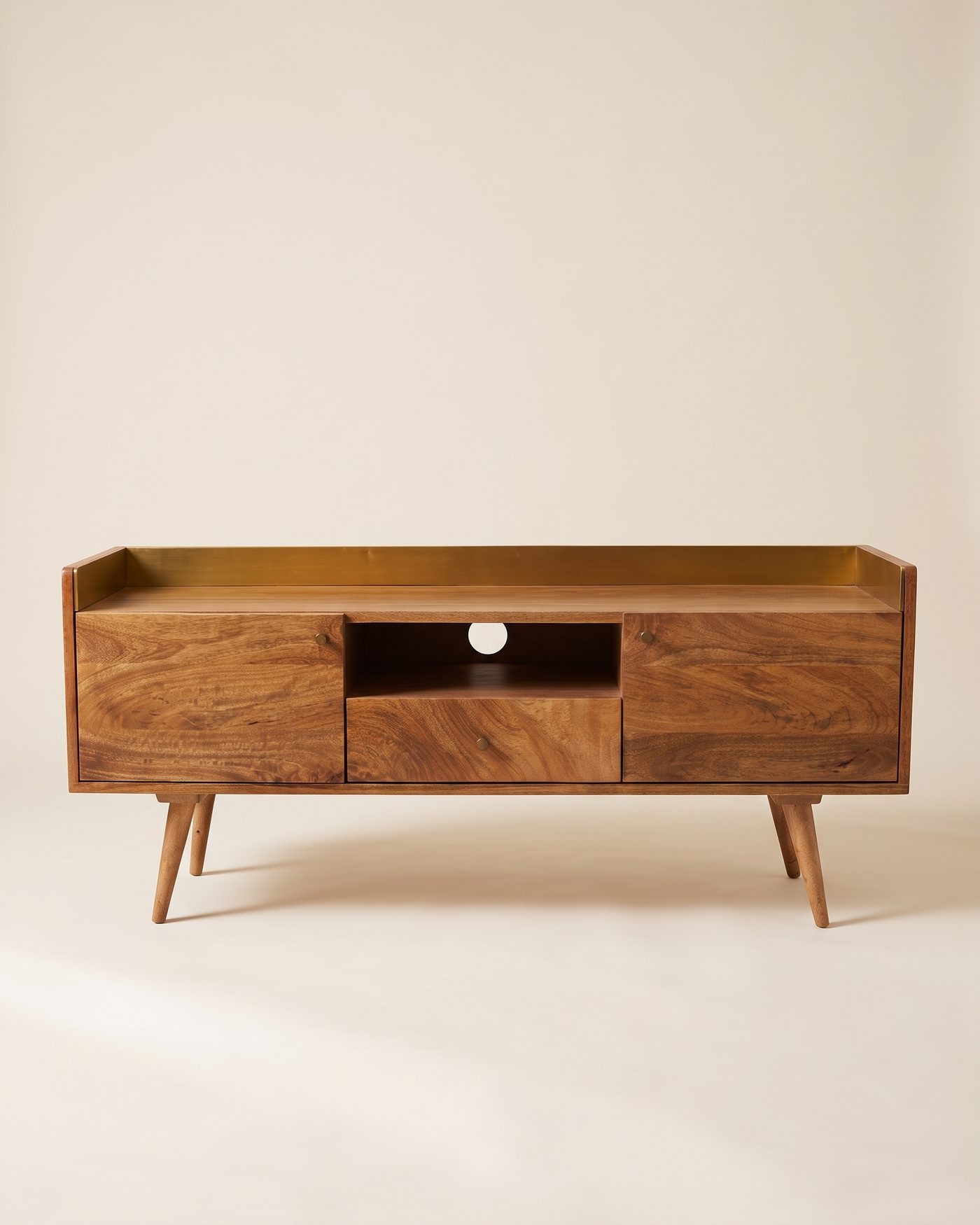 Gallery media unit, studio photo