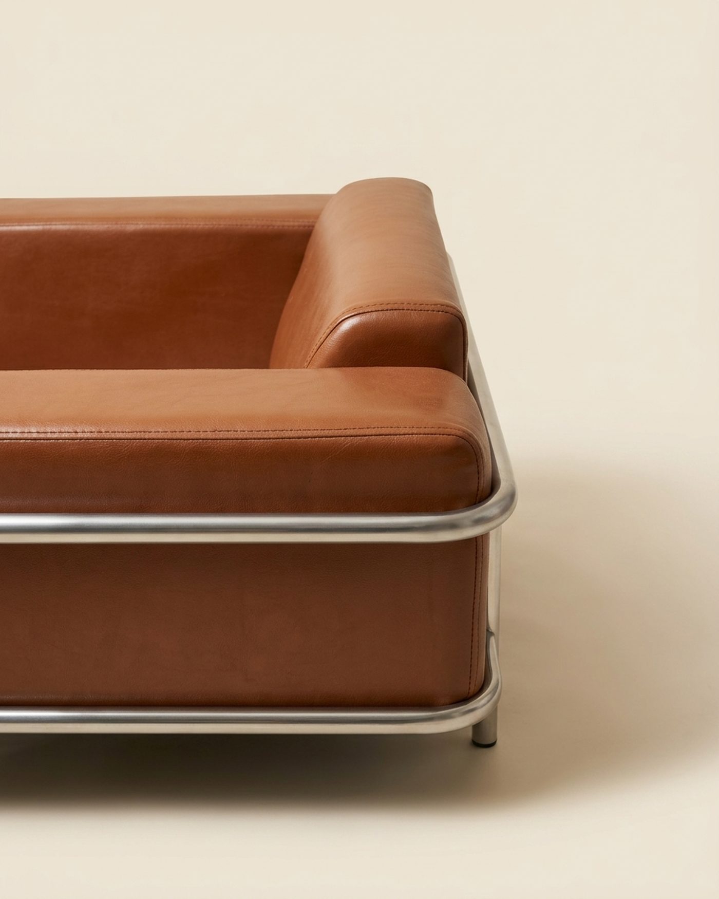 Cognac leather lounge chair, view 2