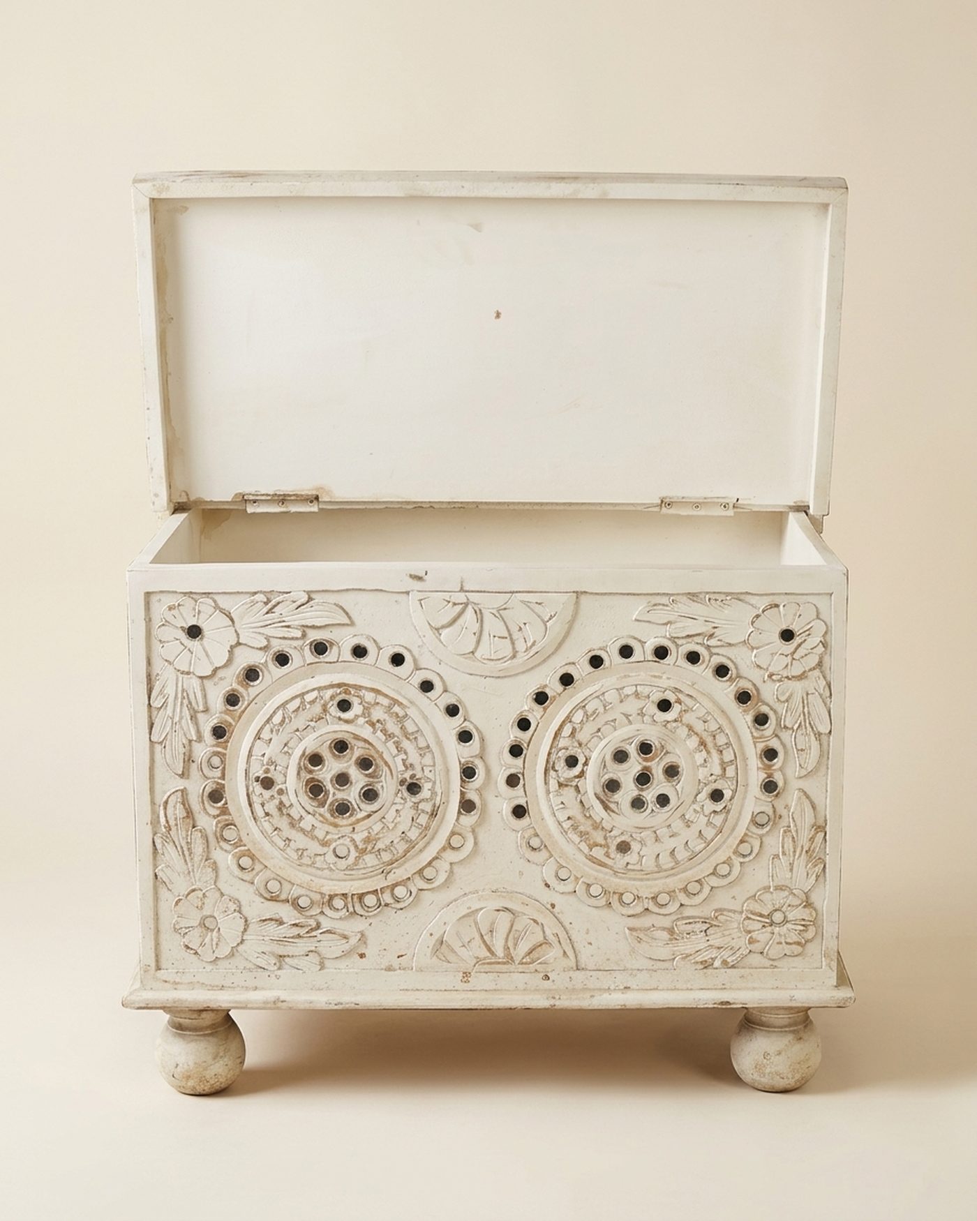 Medallion carved white trunk, view 2