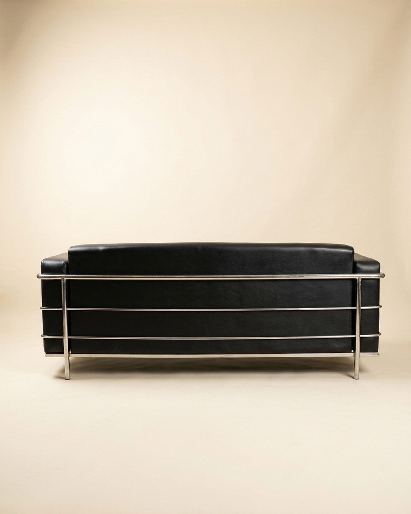 Obsidian leather three-seater, view 2