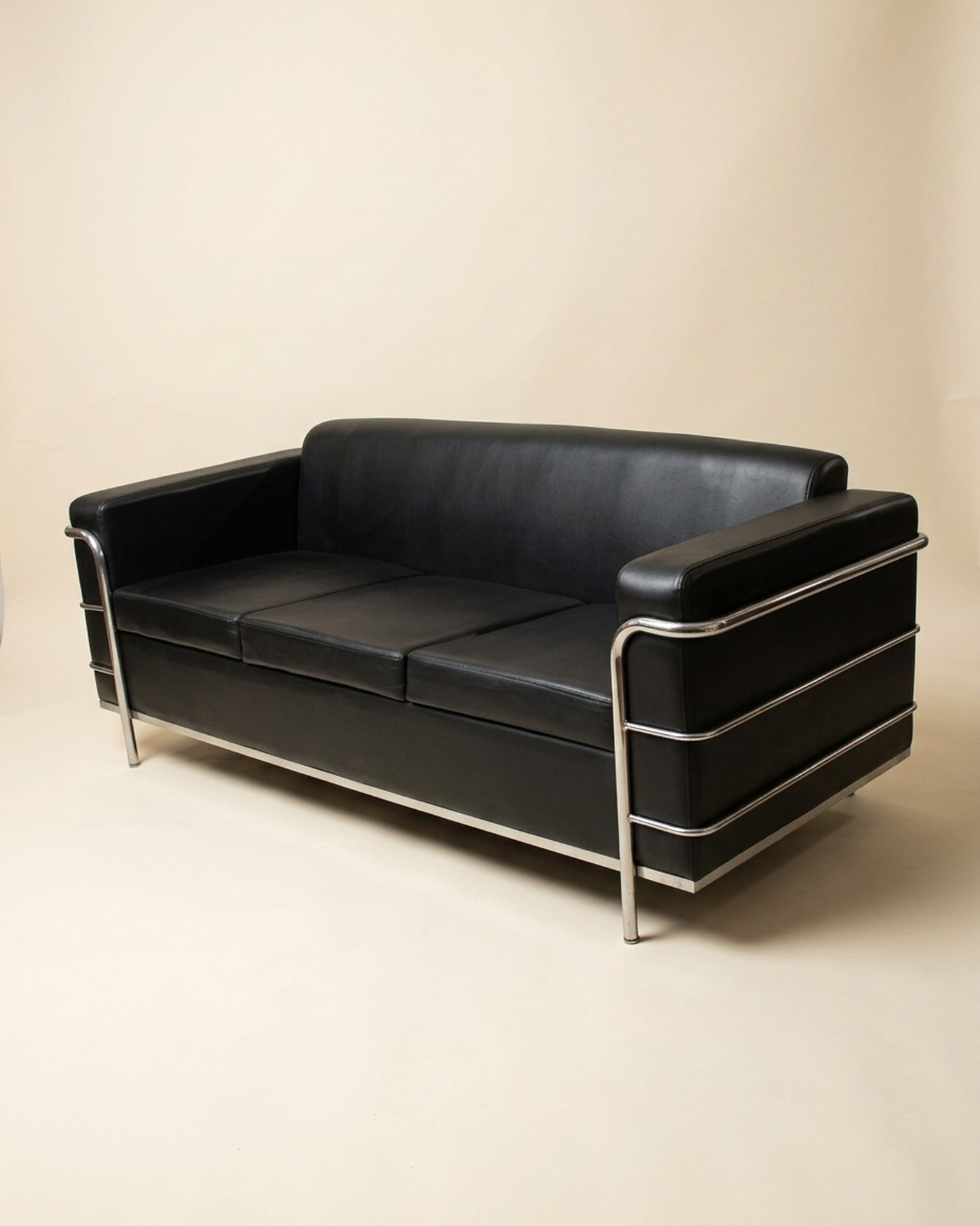 Obsidian leather three-seater, view 3