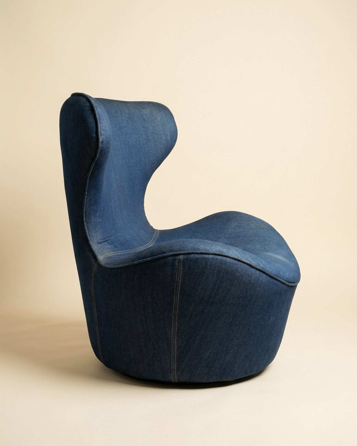 Pod swivel egg chair, view 2