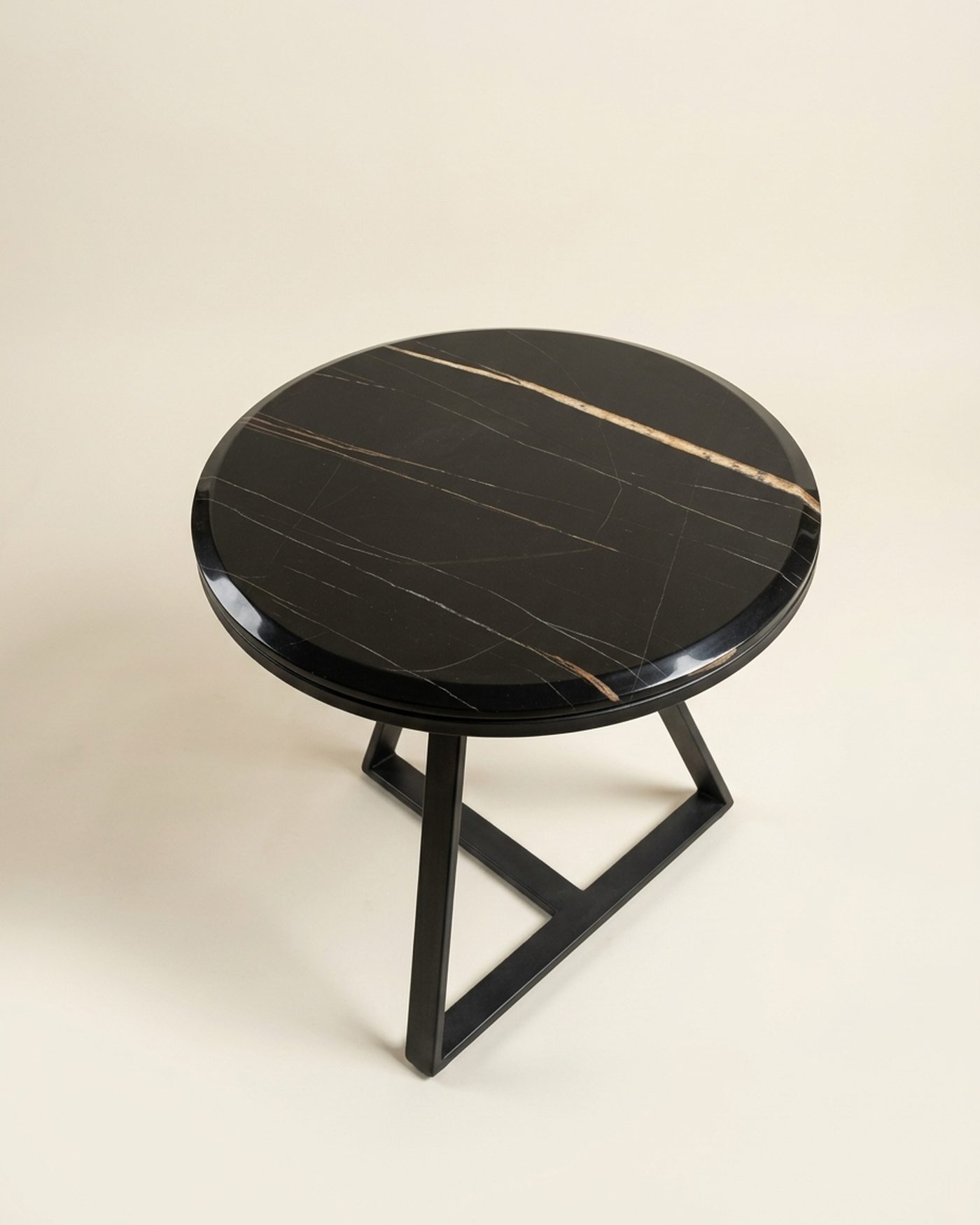 Nero side table, view 3