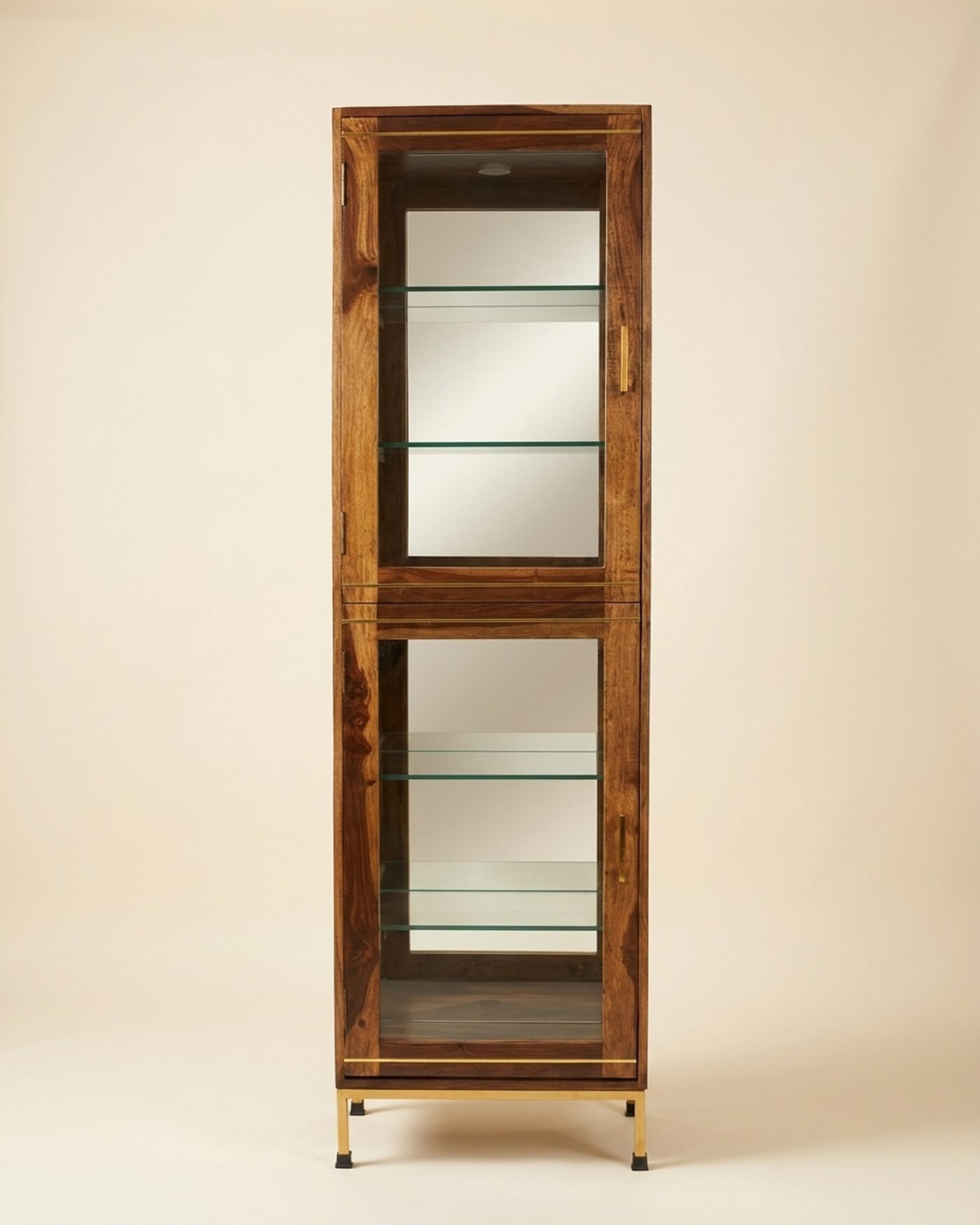 Tower glass display cabinet, view 3