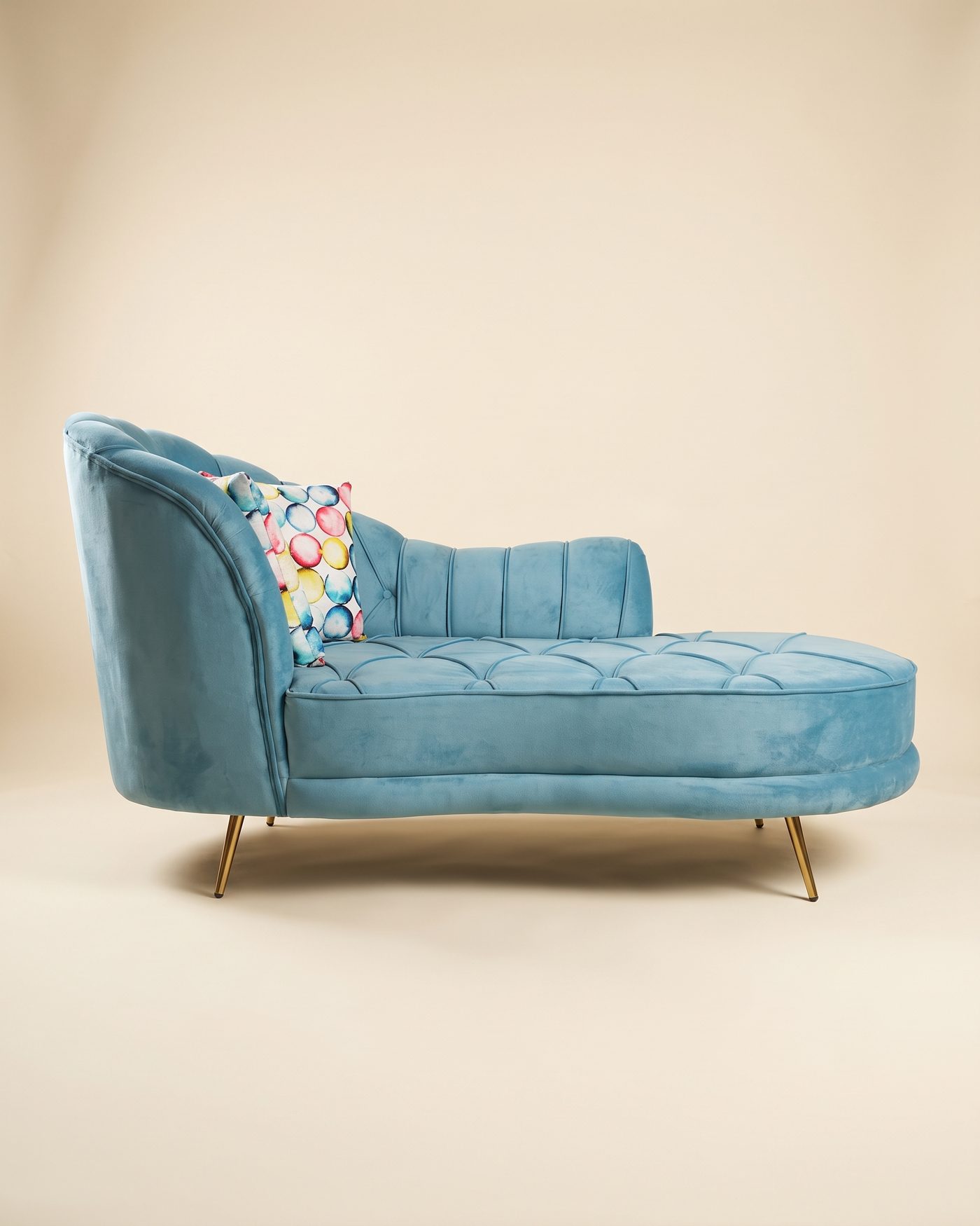 Shell chaise longue, studio photo