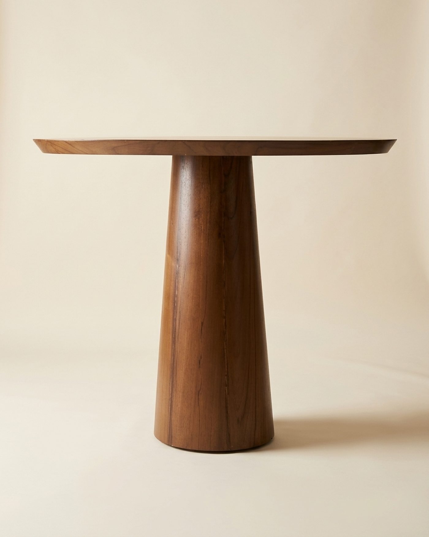 Column pedestal dining table, studio photo