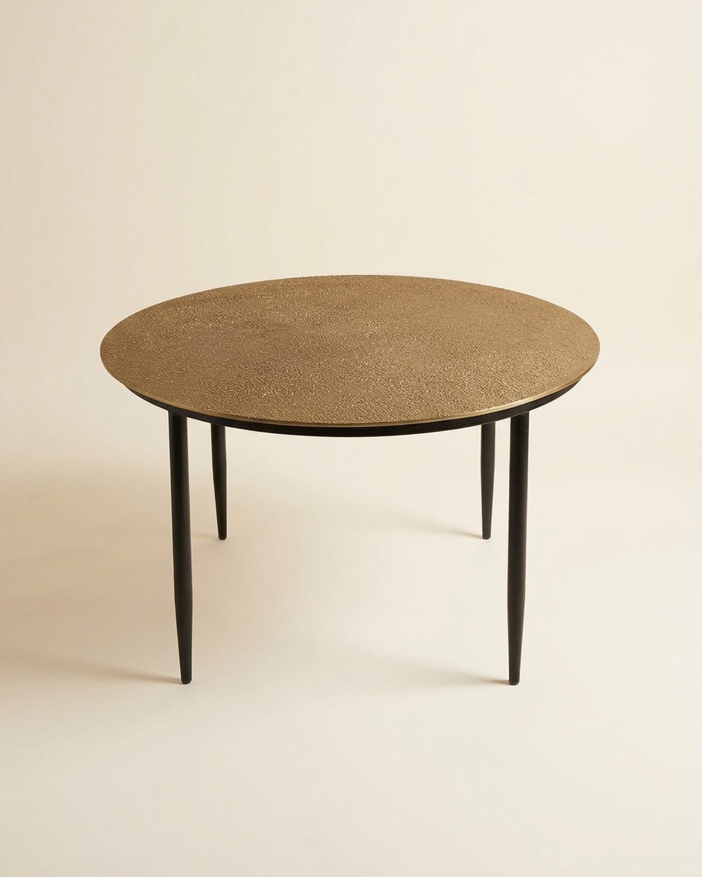 Disc round side table, studio photo