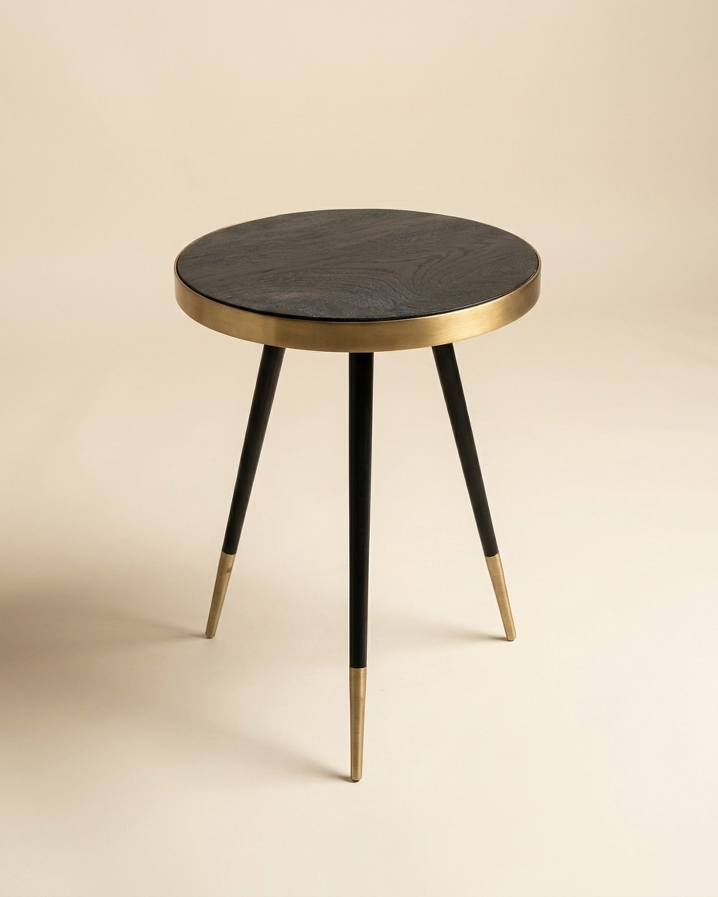 Dot side table, studio photo