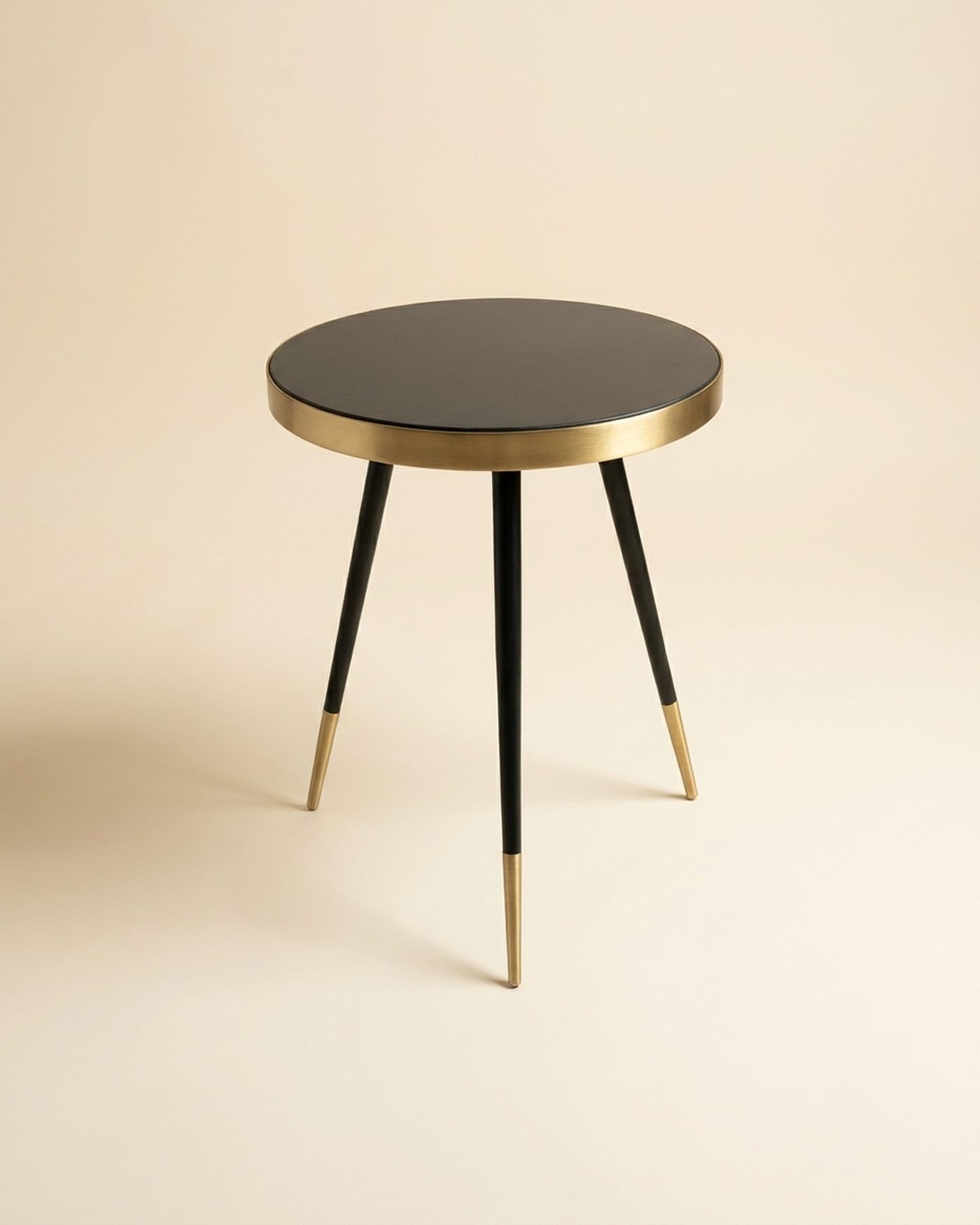 Dot side table, view 3