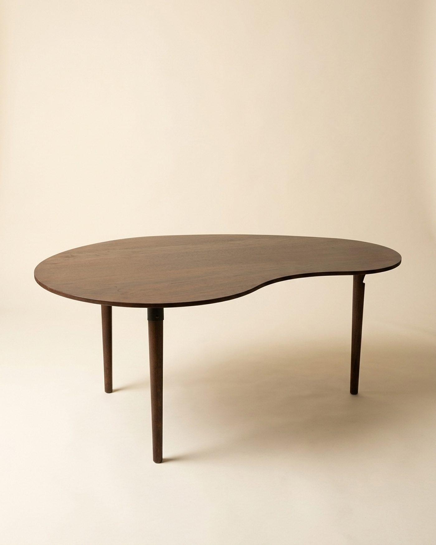 Kidney coffee table, studio photo
