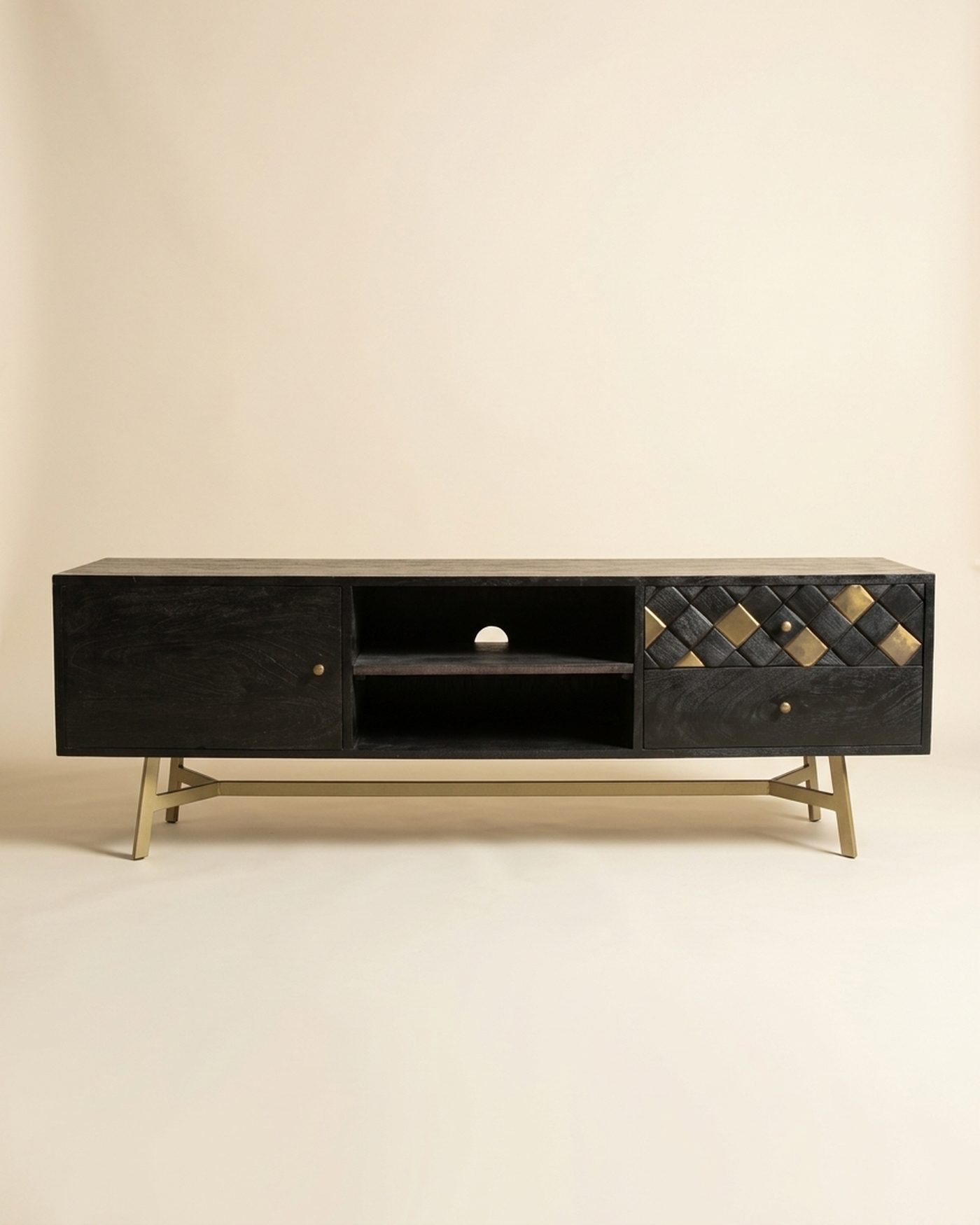 Onyx media unit, studio photo