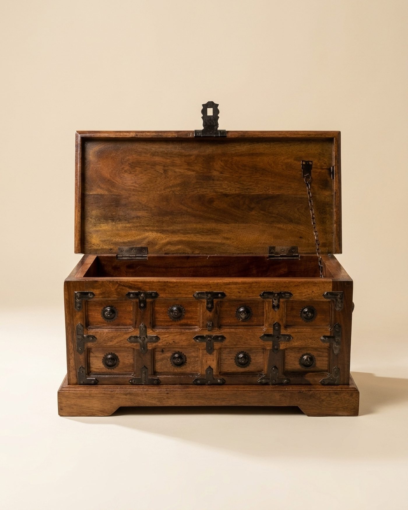 Trunk iron-bound chest, view 2